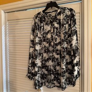 Violet & Claire Monochrome Floral Blouse